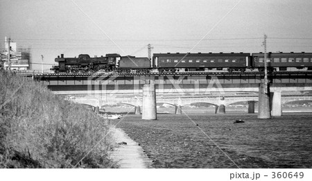 鉄橋 モノクロ 鉄道 線路の写真素材 - PIXTA