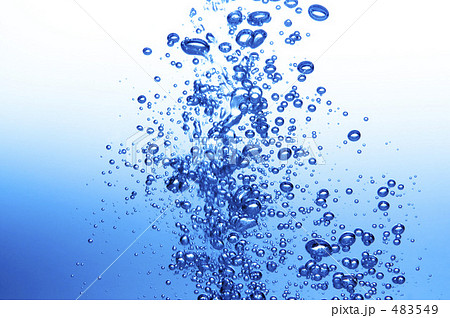 泡泡氣泡泡沫藍色在水中照片素材