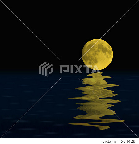 夜 水面 月 満月のイラスト素材