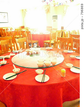 中華円卓 食器の写真素材