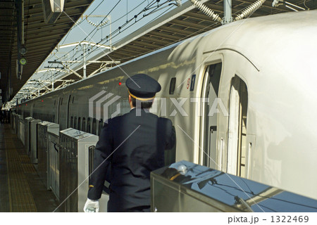 東海道新幹線 車掌 のぞみ 700系の写真素材