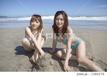 白肌 海水浴場 陽射しの写真素材