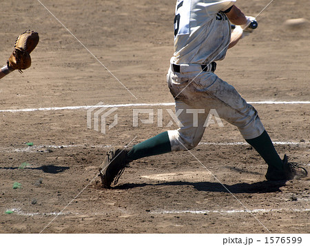 バッター 高校野球 真夏 後姿の写真素材