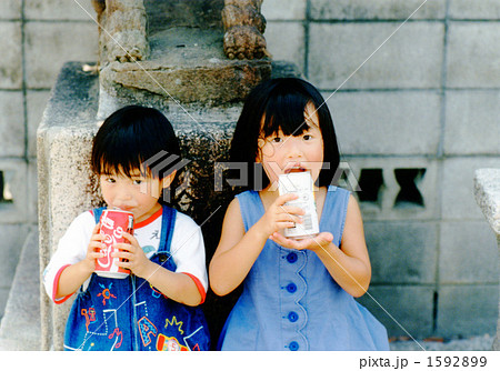 缶ジュース かわいい 飲むの写真素材