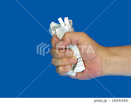 タバコ 握り拳 手 箱 禁煙の写真素材