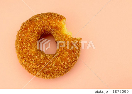 食べかけ ドーナツの写真素材