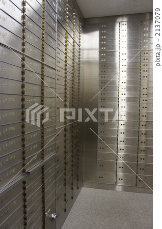 銀行 金庫 貸金庫 箱の写真素材