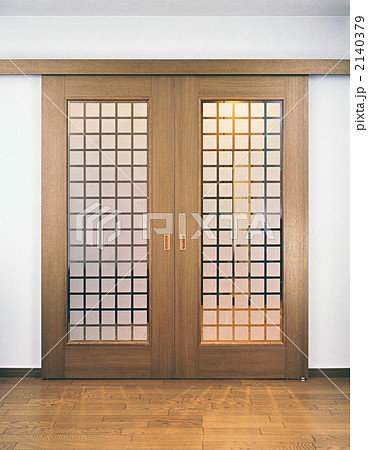 引き違い扉の写真素材