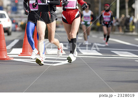 マラソンランナー 女子マラソン マラソン大会 長距離走の写真素材