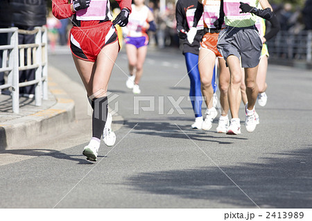 マラソンランナー 女子マラソン マラソン大会 長距離走の写真素材