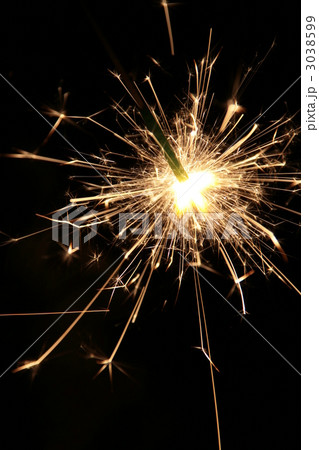 夏の夜 手持ち花火 遊び アートの写真素材