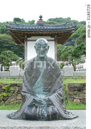 良寛 座像 良寛像「良寛さま」｜龍海院境内｜良寛さま ゆかり