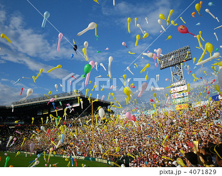 ジェット風船 甲子園 野球 阪神 タイガースの写真素材