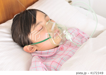酸素マスク 病室 入院の写真素材