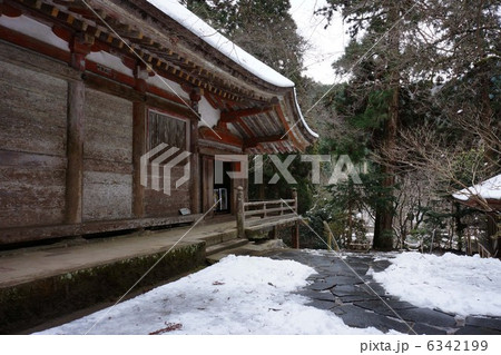 単層寄棟造り柿葺の写真素材