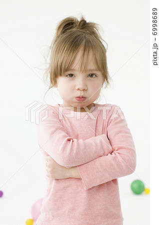 ハーフ 幼児 女の子 人物の写真素材