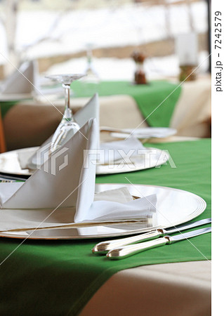 テーブルクロス ナプキン テーブル レストランの写真素材