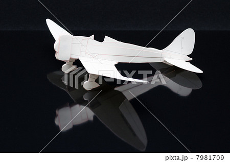 逆ガル翼 ヒコーキ 紙の写真素材