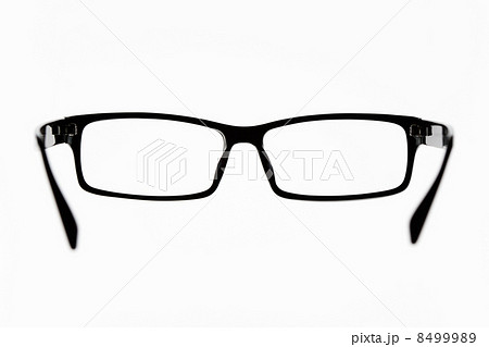 眼鏡越し 黒縁メガネの写真素材 Pixta