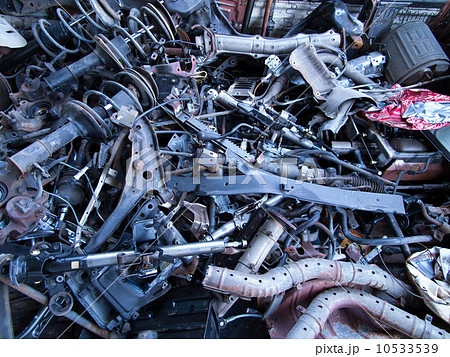 産業廃棄物 資源ゴミ 廃棄物 自動車部品の写真素材