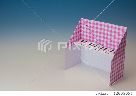 オルガン 折り紙 伝統 紙の写真素材