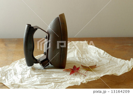 アンティーク アイロン 古道具の写真素材