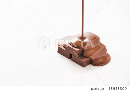 チョコレート 垂らす とろけるの写真素材