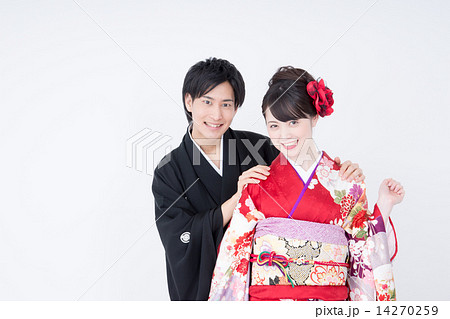 男女 着物 カップル 茶髪の写真素材