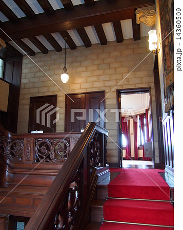 階段 廊下 豪邸 絨毯 光の写真素材