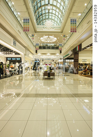 テナント 買い物客 ショッピングモール 商業施設の写真素材