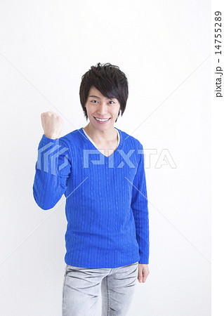 カッコいい 若い男性 ジェスチャー ガッツポーズの写真素材