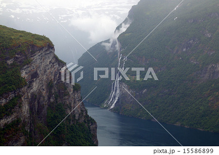ガイランゲルフィヨルド 七人姉妹の滝 ノルウェー 断崖絶壁の写真素材