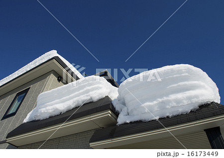 無落雪屋根の写真素材