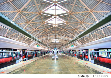 シンガポール 駅 ホーム 海外の写真素材