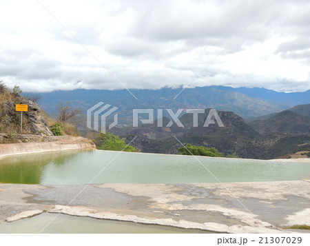 メキシコ イエルベ エル アグア 石灰岩 自然の写真素材