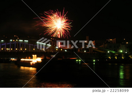 天神祭 奉納花火 船渡御 本宮の写真素材