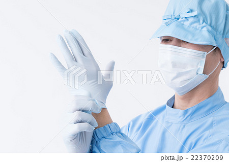 男性 手袋 準備 無塵衣の写真素材 男性 手袋 準備 無塵衣の写真素材