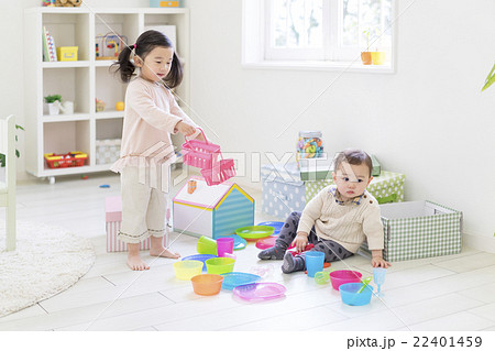 幼児 ままごと おもちゃ 子供部屋の写真素材