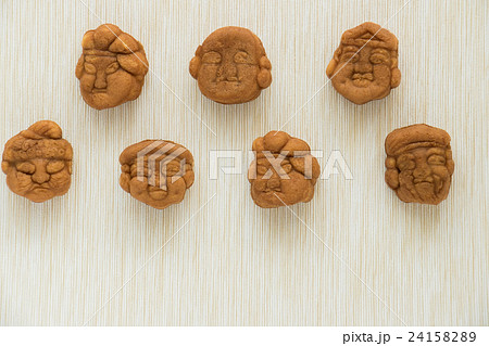 和菓子 人形焼き 七福神 神様の写真素材