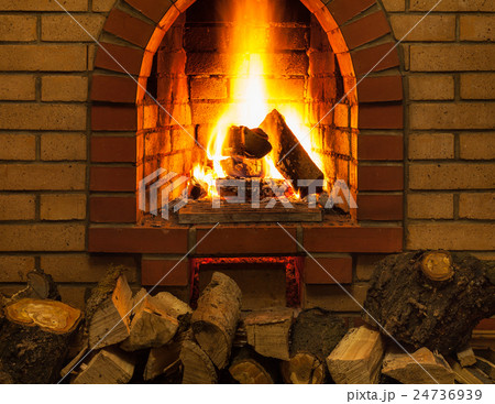 ストーブ煙突 煉瓦 かまどの写真素材