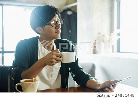 飲む 人物 コーヒー 男性の写真素材