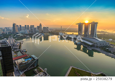 シンガポール 朝焼け 日の出 朝日の写真素材
