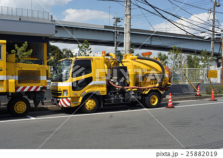 道路維持作業車 黄色の写真素材