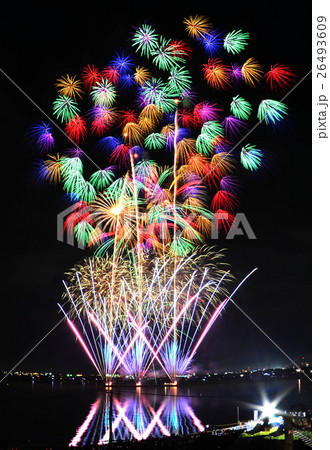 阿賀野川ござれや花火大会の写真素材