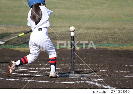 野球 バッター 後ろ姿 ユニフォームの写真素材