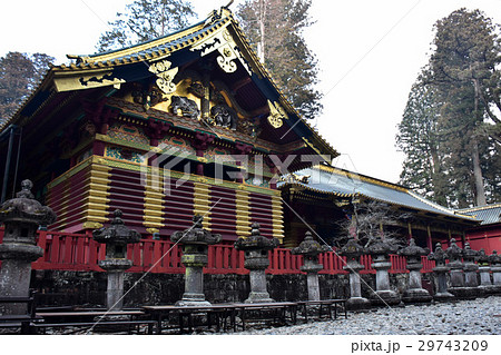 日光東照宮 五重塔 鳥居 神社の写真素材