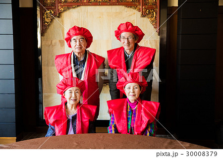 赤いちゃんちゃんこの写真素材