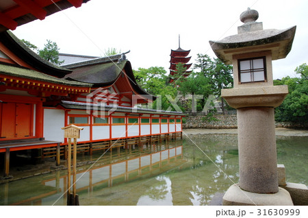 五重塔 灯篭 石灯籠 日本三景の写真素材