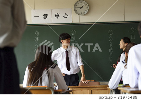 高校生 学級委員 ホームルーム 学級会の写真素材