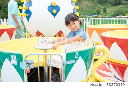 コーヒーカップ 遊具 遊園地 レジャー施設の写真素材